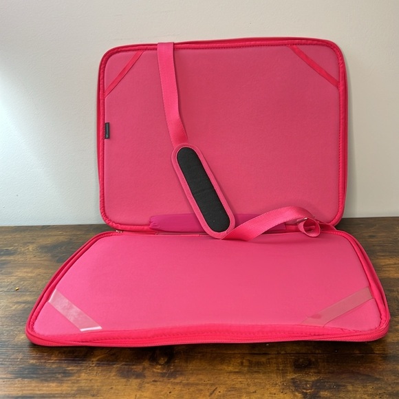 Casecrown Hot Pink Laptop/iPad Combo Carrier - Picture 4 of 9